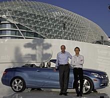 Das neue E-Klasse Cabrio wurde unter der strahlenden Sonne in Abu Dhabi von Dieter Zetsche und Nico Rosberg enthüllt. Foto: auto-reporter.net 